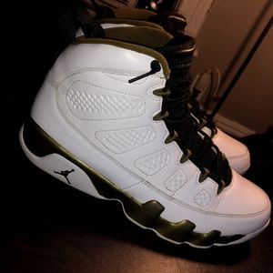 Jordan Retro 9 Statue